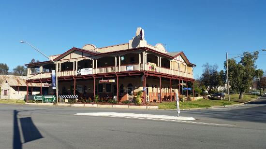 Adelong NSW Hotel Accommodation