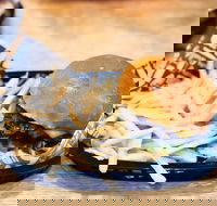 Oscy's Burgers - Hotel Accommodation