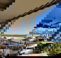 Reef Bar and Grill - Hotel Accommodation