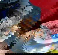 Hillbilly Snack Bar - Hotel Accommodation