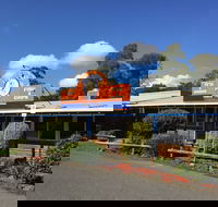 Log Cabin Pizza - Hotel Accommodation