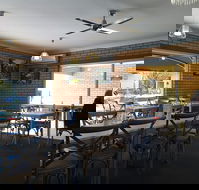 Cardian's Coffee Lounge - Hotel Accommodation