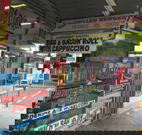 Con's Super Deli - Hotel Accommodation