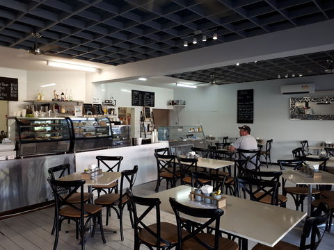 E'Claire's Coffee Shop - Hotel Accommodation 1