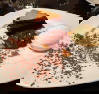 Fat Tony's Bar  Grill - Hotel Accommodation