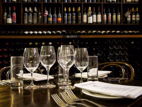 Wine Bank On View - Hotel Accommodation 1