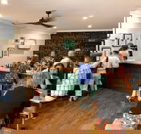 Matriarch and Rogue Winery - Hotel Accommodation