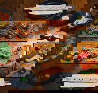 Tsuru Sushi Cafe - Hotel Accommodation