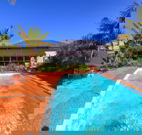 Watering Hole Tavern - Hotel Accommodation