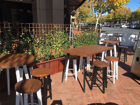 Ducks Nuts Bar & Grill - Hotel Accommodation 1