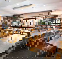 Rashays - Prairiewood - Hotel Accommodation