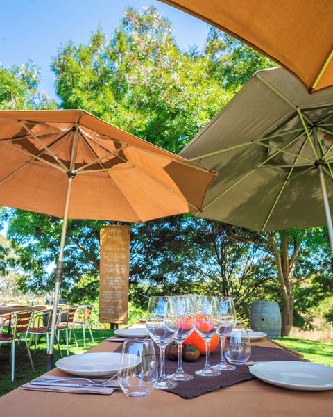 NGERINGA - Hotel Accommodation 0