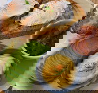 Sixteen Ounces - Hotel Accommodation