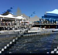 Tea Gardens Boatshed - Hotel Accommodation