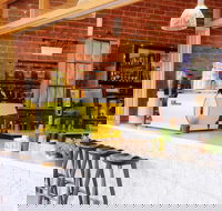 Le Roi Cafe - Hotel Accommodation