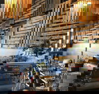 The Crossing Cafe - Hotel Accommodation