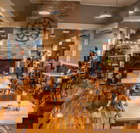 Tracks on Point Cafe - Hotel Accommodation