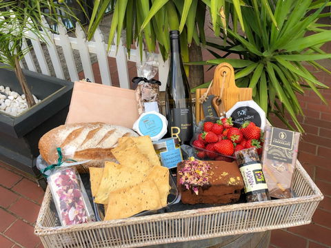 Rochford Wine And Grocery Delivery - Hotel Accommodation 1
