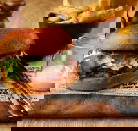 The Tin Shed Cafe - Hotel Accommodation