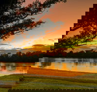 Three Birds Riverfront Restaurant - Hotel Accommodation