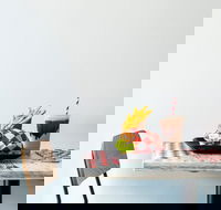 Sideshow Burgers - Hotel Accommodation