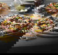 Crust Gourmet Pizza Bar - Belmont - Hotel Accommodation