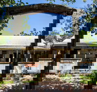 Herveys Range Heritage Tea Rooms - Hotel Accommodation