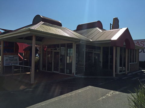 Monbulk Charcoal Chicken - Hotel Accommodation 0