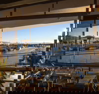 Bombora Seafood - Hotel Accommodation