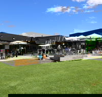 Retro Lane Cafe and Youth Space - Hotel Accommodation