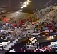 Noelene's Book Cafe - Hotel Accommodation