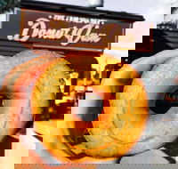 Famous Berry Donut Van - Hotel Accommodation