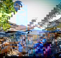 Berry Donut Van - Hotel Accommodation