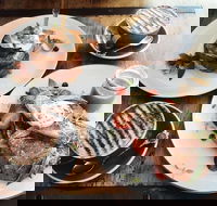 Monday Morning Cafe - Hotel Accommodation