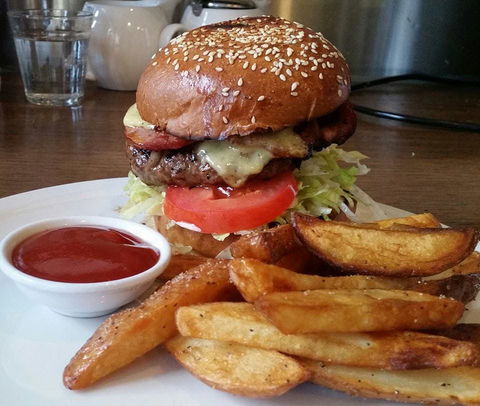 Kardinia Outlet Cafe - Hotel Accommodation 0