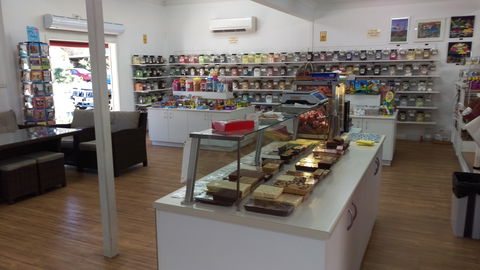Mogo Fudge And Ice Cream /  Courtyard Cafe / Lots Of Lollies Mogo - Hotel Accommodation 2