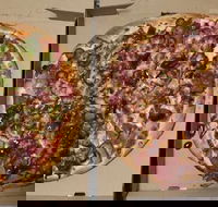 8 Slices Pizzaria - Hotel Accommodation