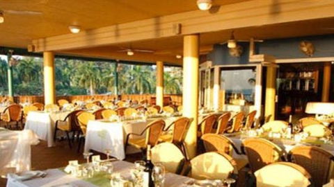 La Beach Restaurant - Hotel Accommodation 1