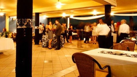 La Beach Restaurant - Hotel Accommodation 2