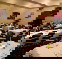 Schnitz And Giggles - Club Heathcote Restaurant - Hotel Accommodation