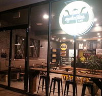 Munkeeskins Cafe - Hotel Accommodation