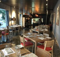 Zev's Bistro - Hotel Accommodation