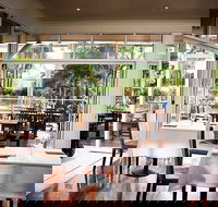 Poolside Restaurant - Hotel Accommodation