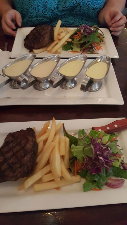 The Arch Rival Bar & Grill - Hotel Accommodation 6