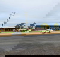 Two Mile Hotel - Hotel Accommodation