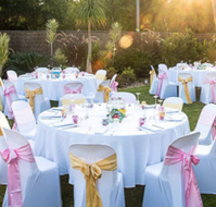 Picnic Bay Hotel - Hotel Accommodation