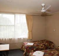 Dolphins Harbourside Hotel - Hotel Accommodation
