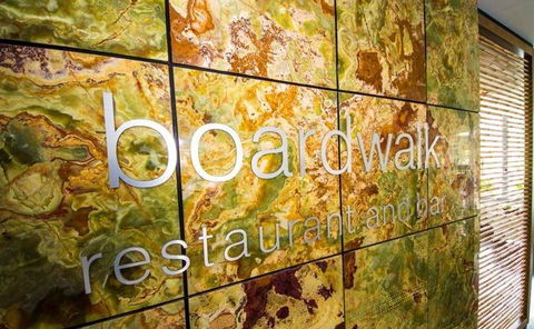 Boardwalk Restaurant & Bar - Hotel Accommodation 9