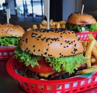 Grunske's by the River - Hotel Accommodation