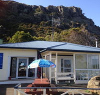 Nut Rock Cafe - Hotel Accommodation
